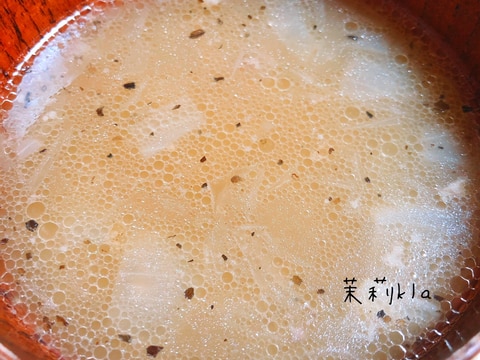 豚足の煮汁でコラーゲンスープ